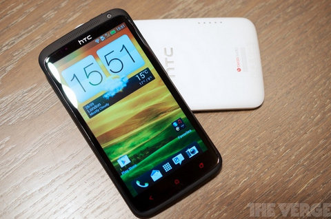 Đánh giá HTC One X+: thiết kế và màn hình đẹp, chạy nhanh, mặt sau dễ bám vân tay, pin có cải thiện